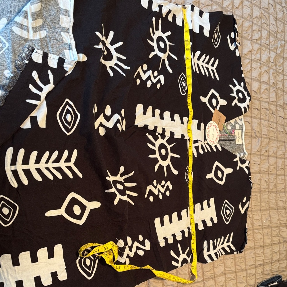 Fun Abstract Black and White Patterned Top - Picture 6 of 12